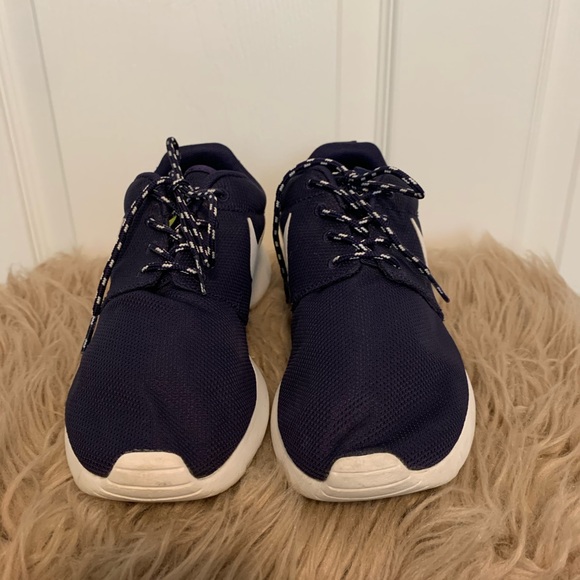 SOLD 🛍 Nike Rosche Run (Purple/White) - Picture 2 of 6